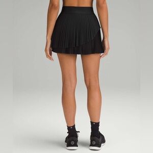 E - Lululemon Tiered Pleats High-Rise Tennis Skirt
Black